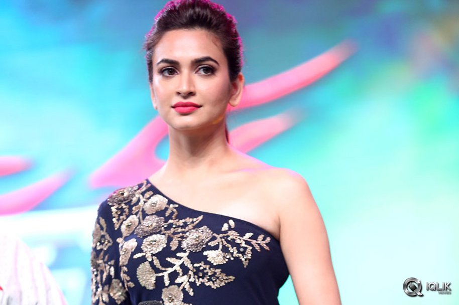 Kriti-Kharbanda-at-Bruce-Lee-Movie-Audio-Launch